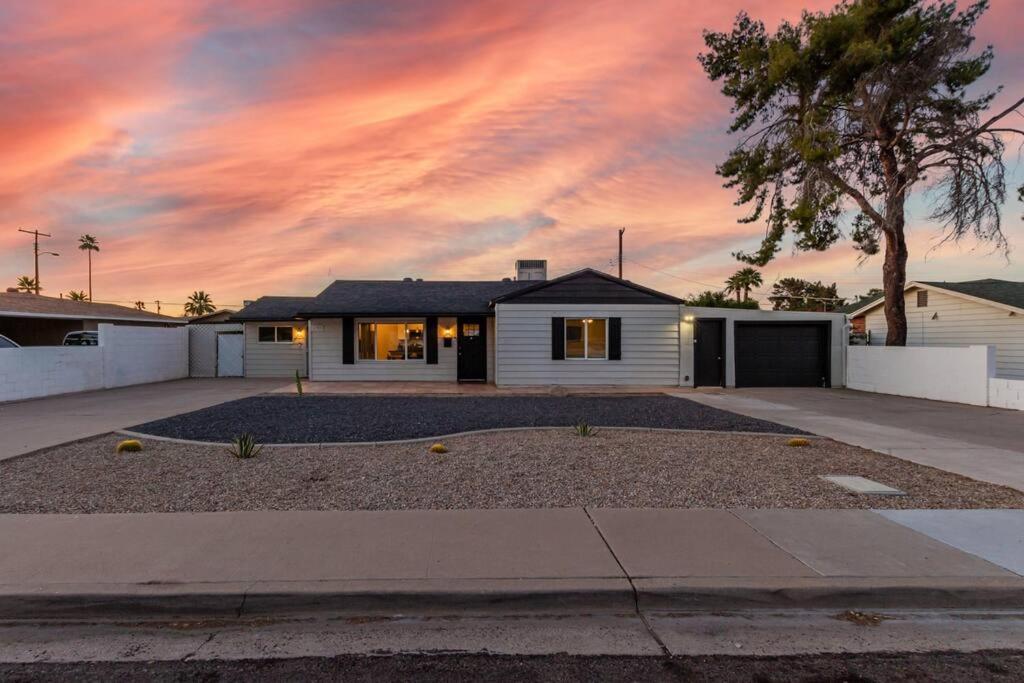 New Midtown Modern Studio With Backyard 피닉스 외부 사진