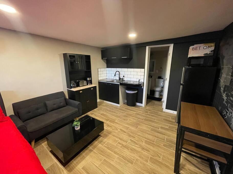 New Midtown Modern Studio With Backyard 피닉스 외부 사진