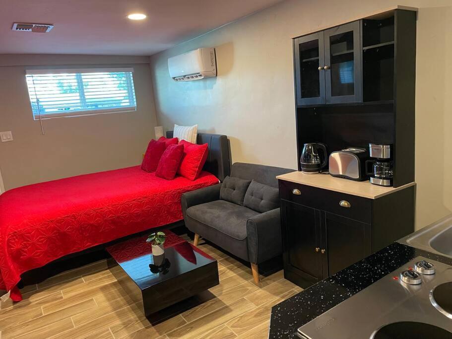 New Midtown Modern Studio With Backyard 피닉스 외부 사진